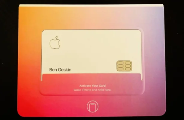 Apple Card: Apple gibt erste Exemplare der Kreditkarte an seine Mitarbeiter aus