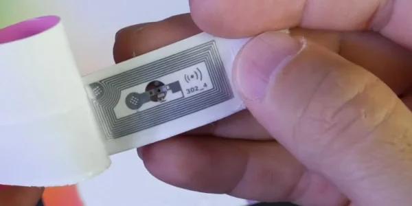 Apple Card: Aktivierung per NCF-Chip in der Verpackung