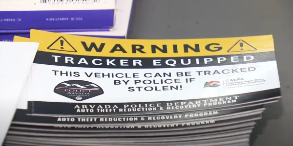 Die Polizei in Colorado verteilt kostenlos AirTags, um Autodiebstähle zu verhindern