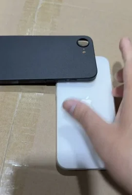 Case des iPhone 16E geleakt: Das iPhone 14 pass perfekt in die Schutzhülle des neuen SE