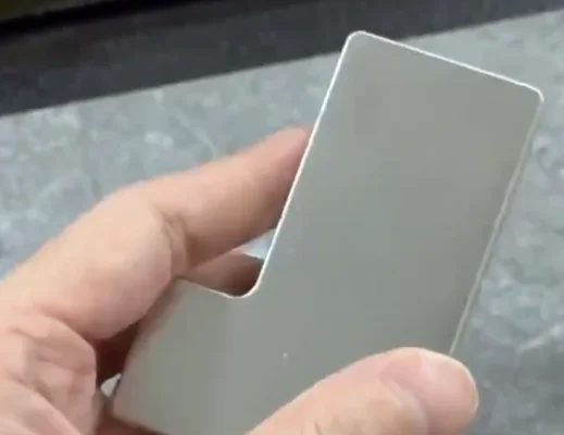 Höhere Kapazität: Video zeigt vermeintlichen Akku des iPhone 16 Pro Max