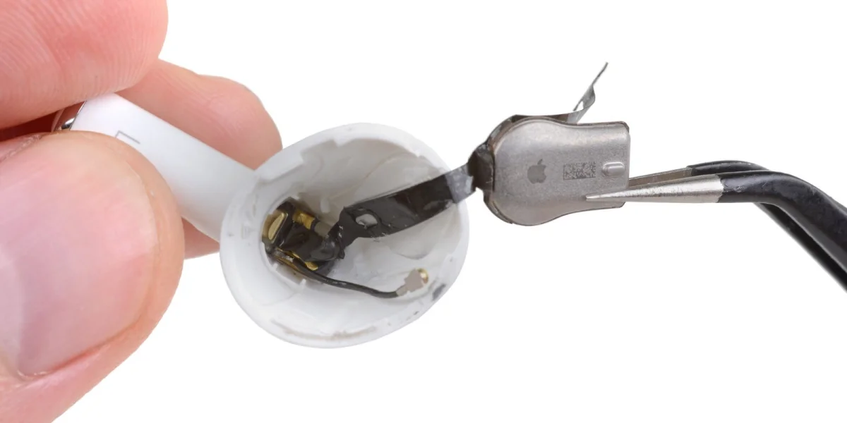 iFixit zerlegt die AirPods Pro und bewertet als absolut nicht reparierbar