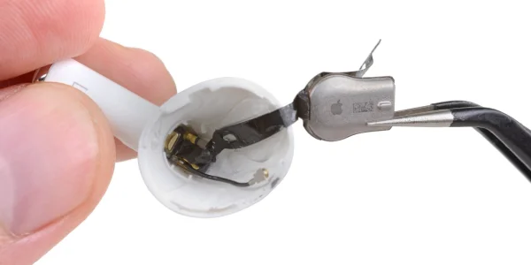 iFixit zerlegt die AirPods Pro und bewertet als absolut nicht reparierbar