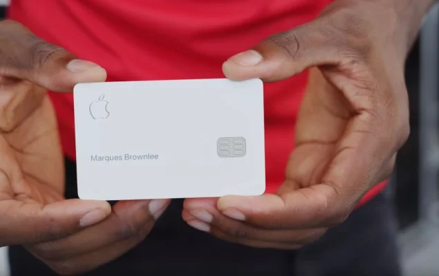 Apple Card: Erste Karten aus Titan sind bei den Kunden eingetroffen