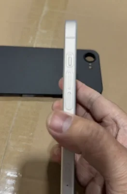 Case des iPhone 16E geleakt: Das iPhone 14 pass perfekt in die Schutzhülle des neuen SE