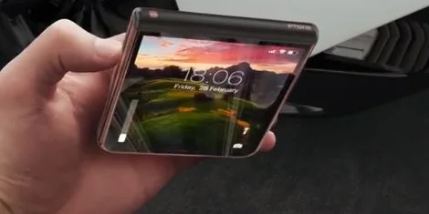 iPhone 12 Flip: Video zeigt Galaxy Flip mit iOS-13-Oberfläche