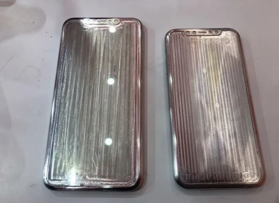 iPhone 11: Bilder von vermeintlichen Gussformen für Schutzhüllen zeigen Aussparung für Triple-Kamera