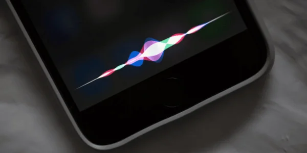 Vergleich zeigt, dass iPhone länger als Pixel braucht um Sprache in Text umzuwandeln
