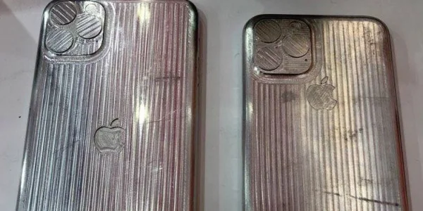 iPhone 11: Bilder von vermeintlichen Gussformen für Schutzhüllen zeigen Aussparung für Triple-Kamera
