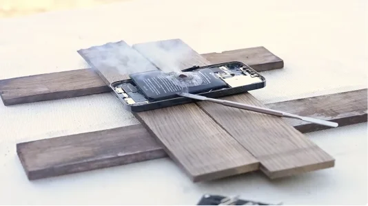 iFixit zeigt im neuen Video, wie iPhone-Batterien hergestellt werden