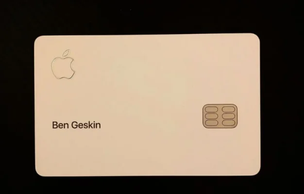 Apple Card: Apple gibt erste Exemplare der Kreditkarte an seine Mitarbeiter aus
