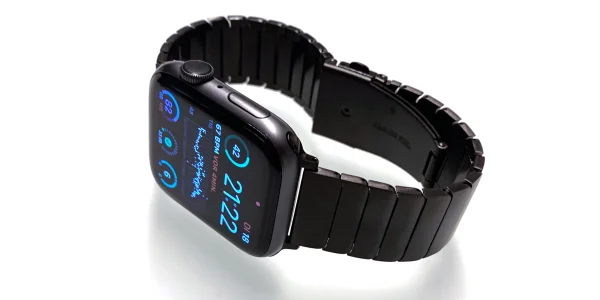 Zwei Edelstahl Gliederarmbänder für die Apple Watch im direkten Vergleich