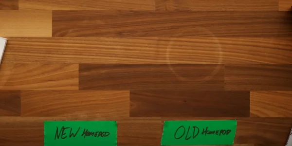 Auch der HomePod (2023) hinterlässt Spuren auf Holzoberflächen