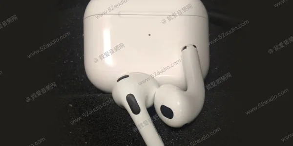 Angebliche Fotos von AirPods 3 und zugehöriger Ladecase aufgetaucht
