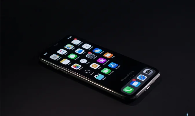 Neue Renderings zeigen iPhone XI mit Triple-Kamera & Darkmode für iOS 13